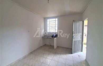 Imagem: A casa possui 1 Dormitório, 1 Banheiro e 80m² de Área e está