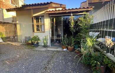 Imagem: A casa possui 2 Dormitórios, 1 Banheiro, 1 Vaga na garagem