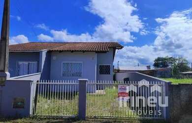 Imagem: A casa possui 3 Dormitórios, 1 Banheiro, 1 Vaga na garagem