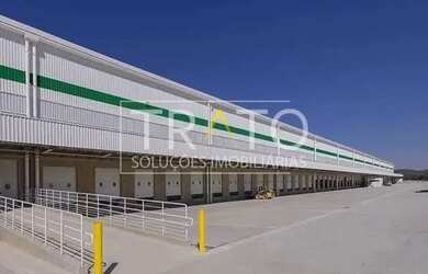 Imagem: O depósito possui 4 Vagas na garagem, 1.233m² de Área e