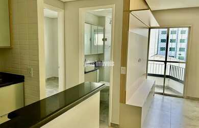 Imagem: O apartamento possui 1 Dormitório, 1 Banheiro, 1 Vaga na garagem