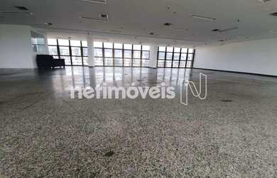 Imagem: O depósito possui 5 Vagas na garagem e 750m² de Área e está