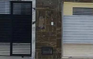 Imagem: A casa possui 3 Dormitórios, 2 Banheiros e está localizado