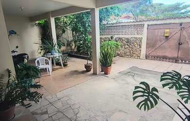 Imagem: A casa possui 5 Dormitórios, 5 Banheiros, 5 Vagas na garagem