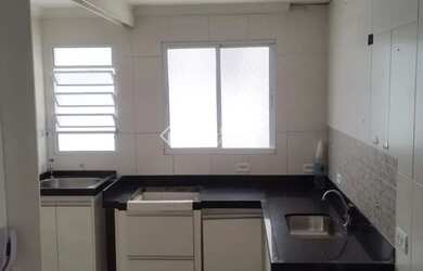 Imagem: O apartamento possui 2 Dormitórios, 1 Banheiro, 1 Vaga na garagem