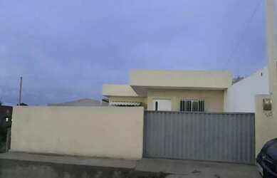 Imagem: A casa possui 3 Dormitórios, 2 Banheiros, 3 Vagas na garagem