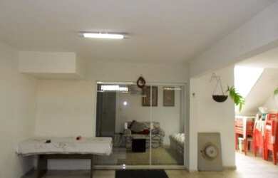 Imagem: A casa possui 4 Dormitórios, 3 Banheiros, 3 Vagas na garagem