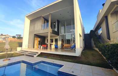 Imagem: A casa em condomínio possui 3 Dormitórios, 5 Banheiros, 3