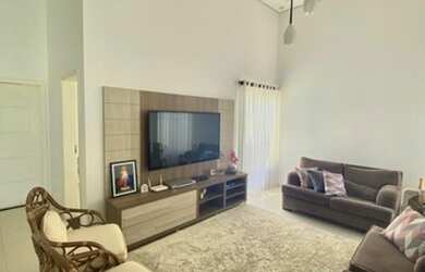 Imagem: A casa possui 3 Dormitórios, 3 Banheiros, 4 Vagas na garagem