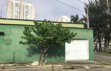 Imagem: A casa possui 3 Dormitórios, 3 Banheiros, 2 Vagas na garagem