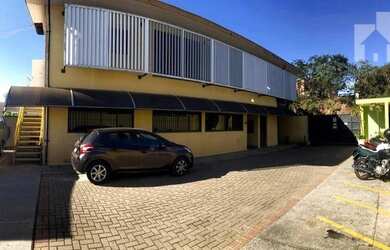 Imagem: O depósito possui 5 Vagas na garagem, 620m² de Área e está