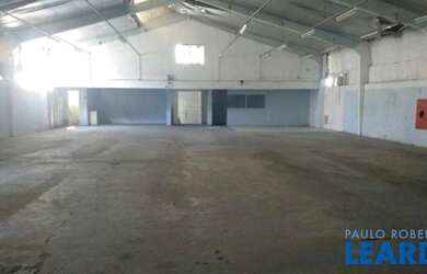 Imagem: O depósito possui 5 Vagas na garagem e 1090m² de Área e está