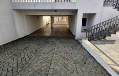 Imagem: A casa possui 3 Dormitórios, 5 Banheiros, 5 Vagas na garagem