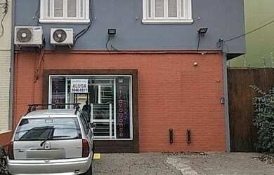 Imagem: O depósito possui 2 Vagas na garagem e 225m² de Área e está