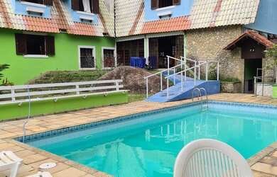 Imagem: A casa em condomínio possui 5 Dormitórios, 5 Banheiros, 5