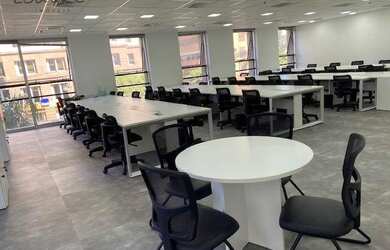 Imagem: O depósito possui 5 Vagas na garagem e 270m² de Área e está