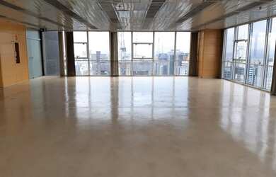 Imagem: O depósito possui 5 Vagas na garagem, 340m² de Área e está