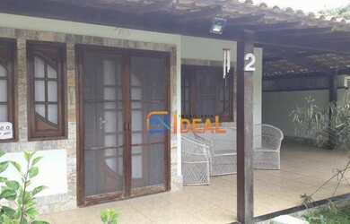 Imagem: A casa possui 4 Dormitórios, 1 Banheiro, 1 Vaga na garagem