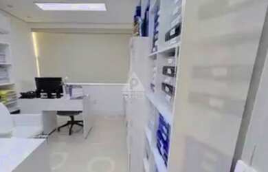 Imagem: O depósito possui 1 Vaga na garagem, 77m² de Área e está