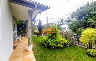 Imagem 9: Casa com jardim na Água Verde