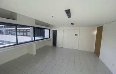 Imagem: O depósito possui 1 Vaga na garagem, 29m² de Área e está