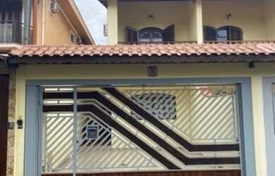 Imagem: A casa possui 3 Dormitórios, 5 Banheiros, 4 Vagas na garagem