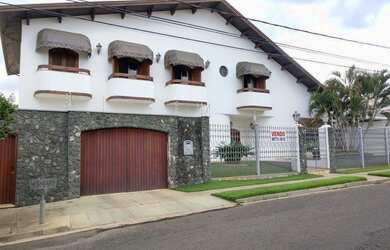Imagem: A casa à venda possui 4 Dormitórios, 5 Banheiros, 5 Vagas
