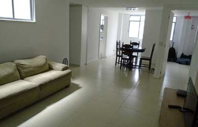 Imagem: O apartamento possui 3 Dormitórios, 1 Banheiro, 1 Vaga na garagem