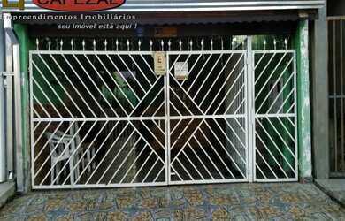 Imagem: A casa possui 3 Dormitórios, 1 Banheiro, 2 Vagas na garagem