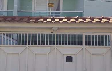 Imagem: A casa possui 3 Dormitórios, 5 Banheiros, 4 Vagas na garagem