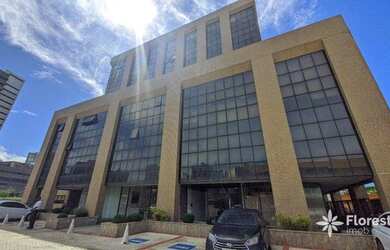 Imagem: O depósito possui 5 Vagas na garagem e 1195m² de Área e está