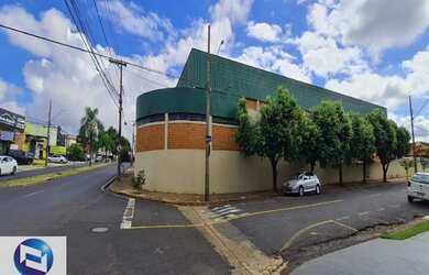 Imagem: O depósito possui 5 Vagas na garagem e 2929m² de Área e está