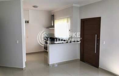 Imagem: A casa em condomínio possui 3 Dormitórios, 2 Banheiros, 2