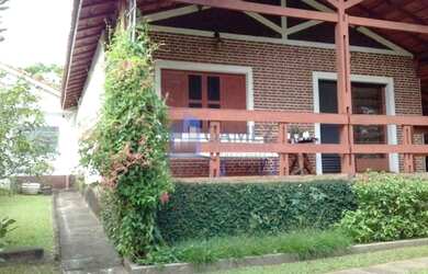 Imagem: A casa possui 2 Dormitórios, 2 Banheiros, 2 Vagas na garagem