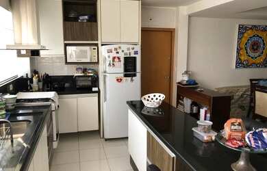 Imagem: A casa possui 3 Dormitórios, 2 Banheiros, 1 Vaga na garagem