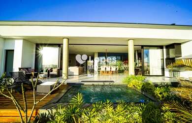 Imagem: A casa em condomínio possui 3 Dormitórios, 3 Banheiros, 3