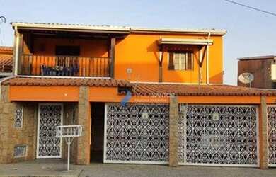 Imagem: A casa possui 3 Dormitórios, 3 Banheiros, 2 Vagas na garagem