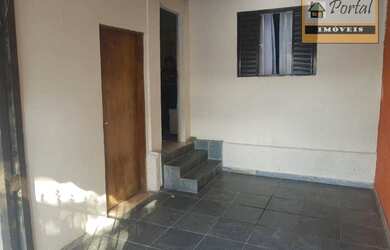 Imagem: A casa possui 2 Dormitórios, 1 Banheiro, 1 Vaga na garagem