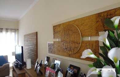 Imagem: A casa possui 3 Dormitórios, 3 Banheiros, 2 Vagas na garagem