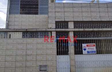 Imagem: A casa possui 4 Dormitórios, 4 Banheiros, 2 Vagas na garagem