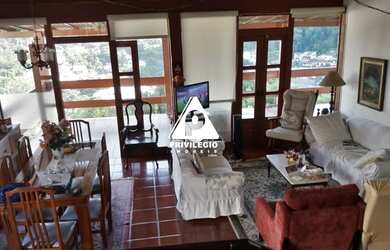 Imagem: A casa em condomínio possui 2 Dormitórios, 3 Banheiros, 2