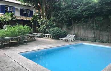 Imagem: A casa em condomínio possui 4 Dormitórios, 4 Banheiros, 4