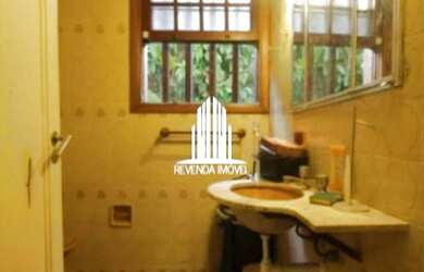 Imagem: A casa possui 4 Dormitórios, 4 Banheiros, 3 Vagas na garagem