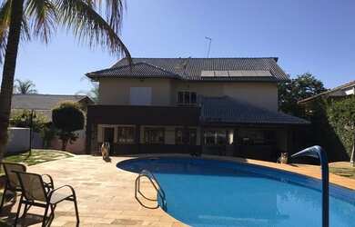 Imagem: A casa em condomínio possui 4 Dormitórios, 5 Banheiros, 5