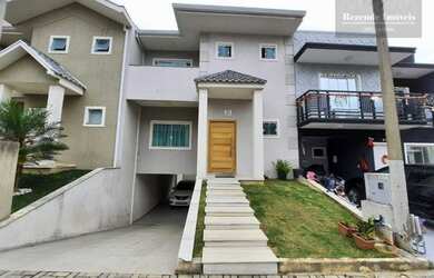 Imagem: A casa em condomínio possui 3 Dormitórios, 2 Banheiros, 3