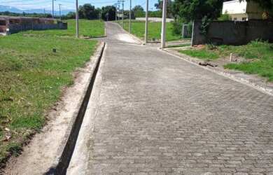 Imagem: O terreno possui 200m² de Área e está localizado em Sapê