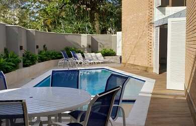 Imagem: A casa à venda possui 4 Dormitórios, 5 Banheiros, 4 Vagas