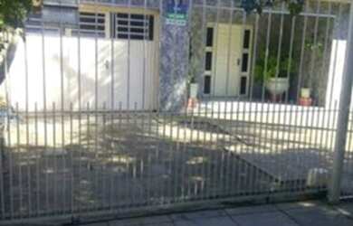 Imagem: A casa possui 3 Dormitórios, 3 Banheiros, 3 Vagas na garagem