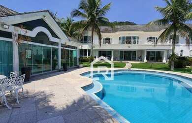 Imagem: A casa em condomínio possui 4 Dormitórios, 5 Banheiros, 4