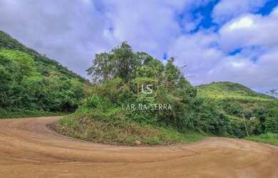 Imagem: O terreno possui 7.700m² de Área e está localizado em Gramado